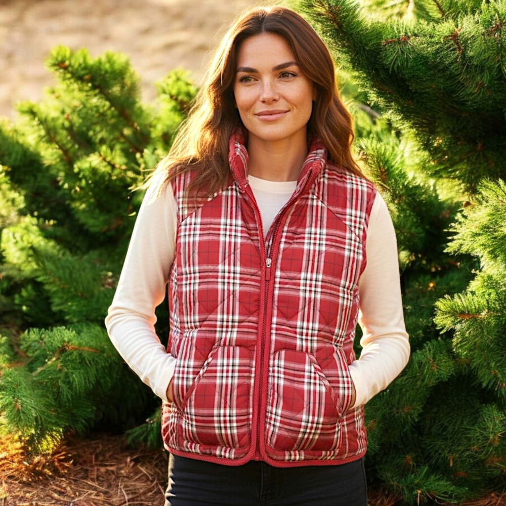 Croft & Barrow Quilted‎ Plaid Vest M Full Zip Pockets Red Sleeveless Equestrian